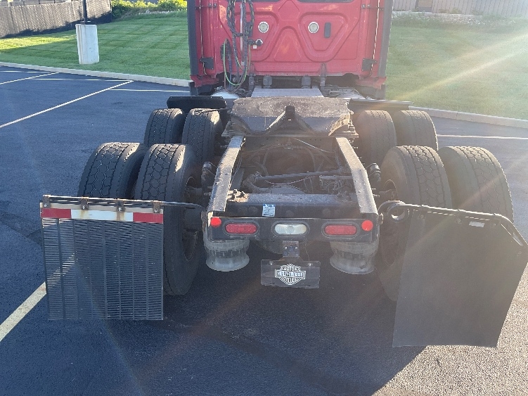 2020 Freightliner Cascadia in Akron, OH — photo 6