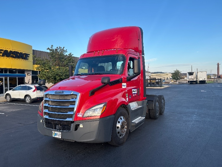 2020 Freightliner Cascadia in Akron, OH — photo 3