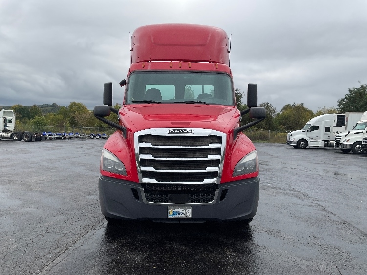 2020 Freightliner Cascadia in Akron, OH — photo 2
