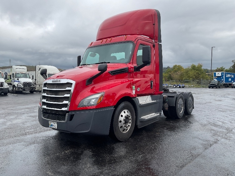 2020 Freightliner Cascadia in Akron, OH — photo 3