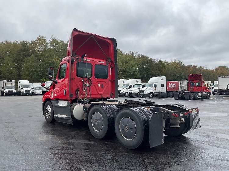 2020 Freightliner Cascadia in Akron, OH — photo 5