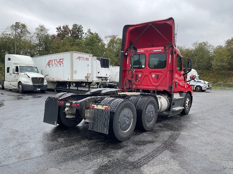 2020 Freightliner Cascadia in Akron, OH — photo 7