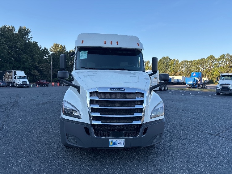 2020 Freightliner Cascadia in Concord, NC — photo 2