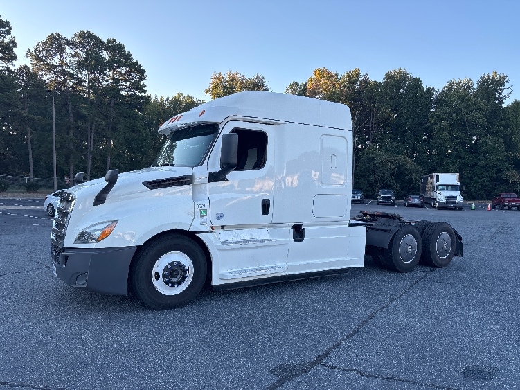2020 Freightliner Cascadia in Concord, NC — photo 3