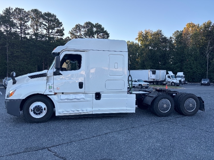 2020 Freightliner Cascadia in Concord, NC — photo 4