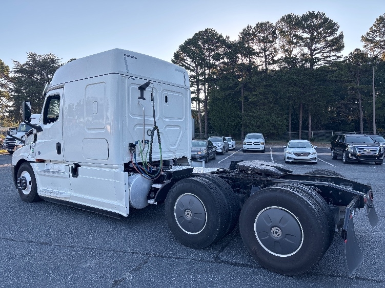 2020 Freightliner Cascadia in Concord, NC — photo 5