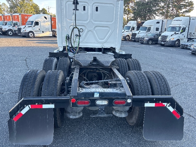2020 Freightliner Cascadia in Concord, NC — photo 6