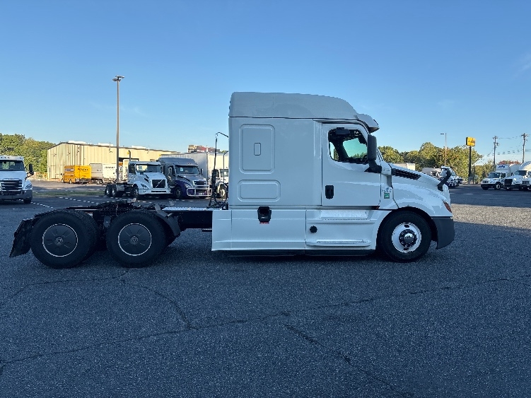 2020 Freightliner Cascadia in Concord, NC — photo 8