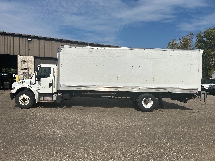2020 Freightliner eM2 in Akron, OH — photo 4