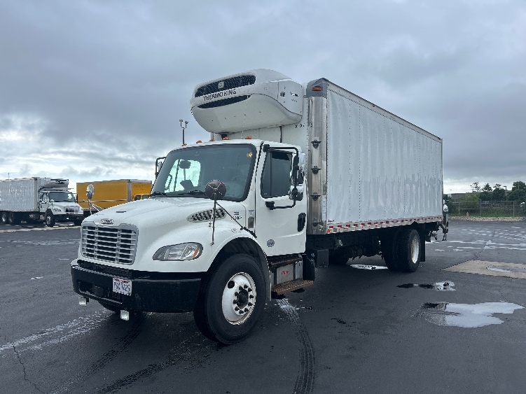 2020 Freightliner eM2 in Columbus, OH — photo 3