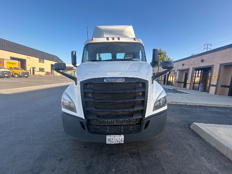 2020 Freightliner Cascadia in Torrance, CA — photo 2