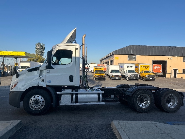 2020 Freightliner Cascadia in Torrance, CA — photo 4