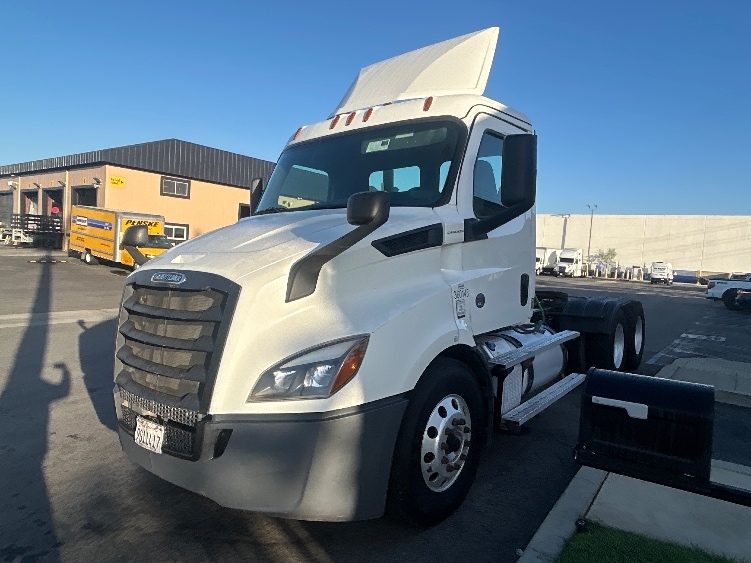 2020 Freightliner Cascadia in Fontana, CA — photo 3