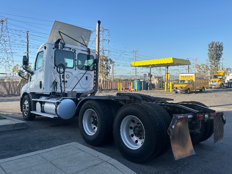 2020 Freightliner Cascadia in Fontana, CA — photo 5