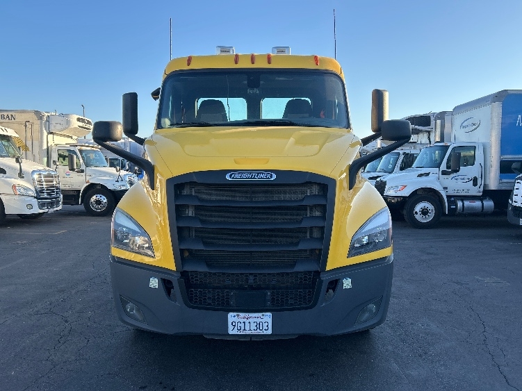 2020 Freightliner Cascadia in Fontana, CA — photo 2