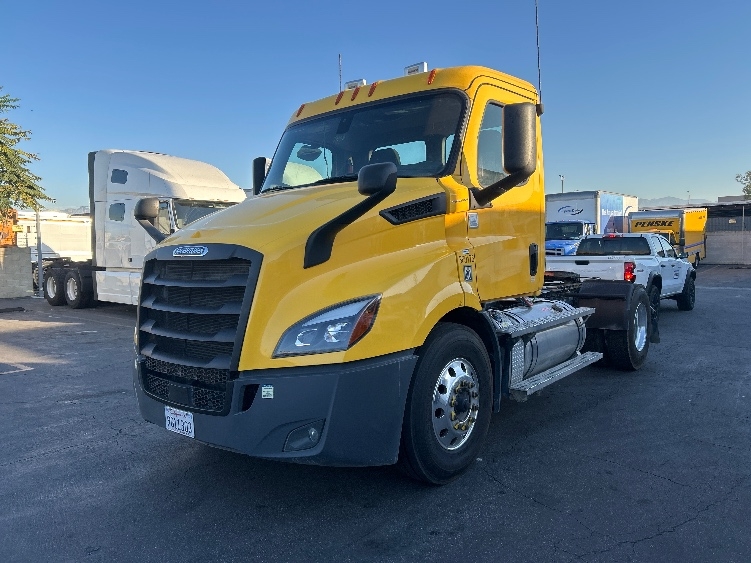 2020 Freightliner Cascadia in Fontana, CA — photo 3