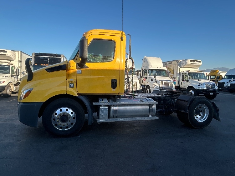 2020 Freightliner Cascadia in Fontana, CA — photo 4
