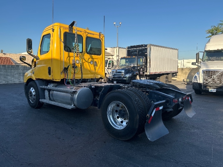 2020 Freightliner Cascadia in Fontana, CA — photo 5