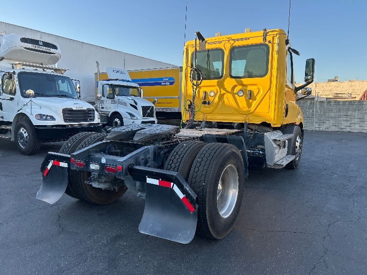 2020 Freightliner Cascadia in Fontana, CA — photo 7