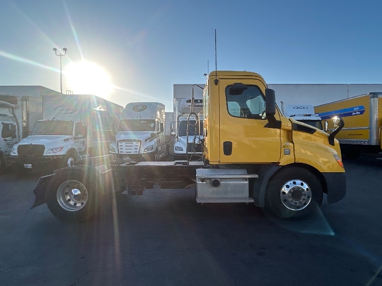 2020 Freightliner Cascadia in Fontana, CA — photo 8
