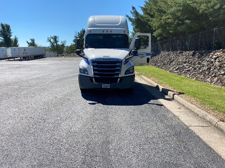 2020 Freightliner Cascadia in Greensboro, NC — photo 2