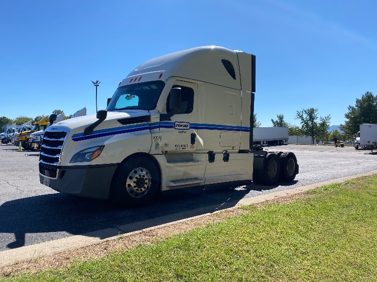 2020 Freightliner Cascadia in Greensboro, NC — photo 3