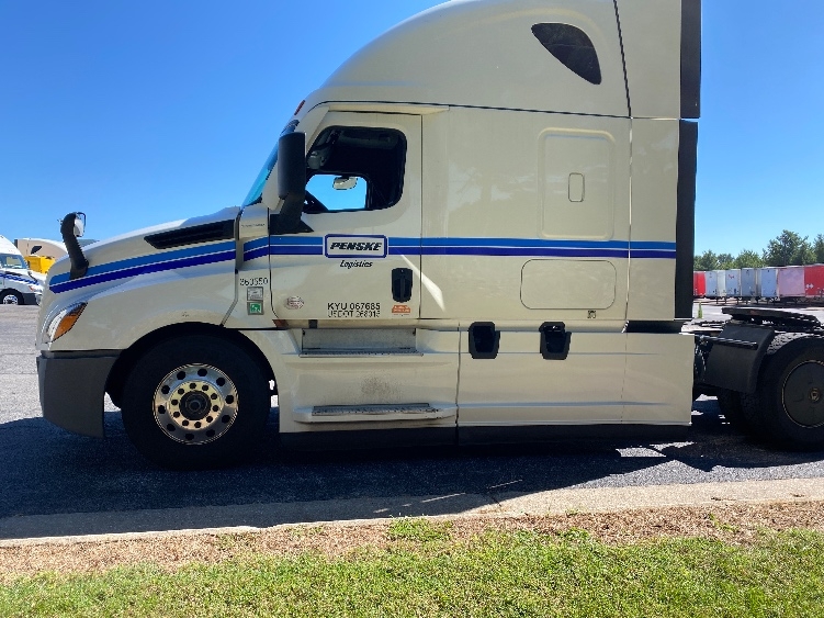 2020 Freightliner Cascadia in Greensboro, NC — photo 4