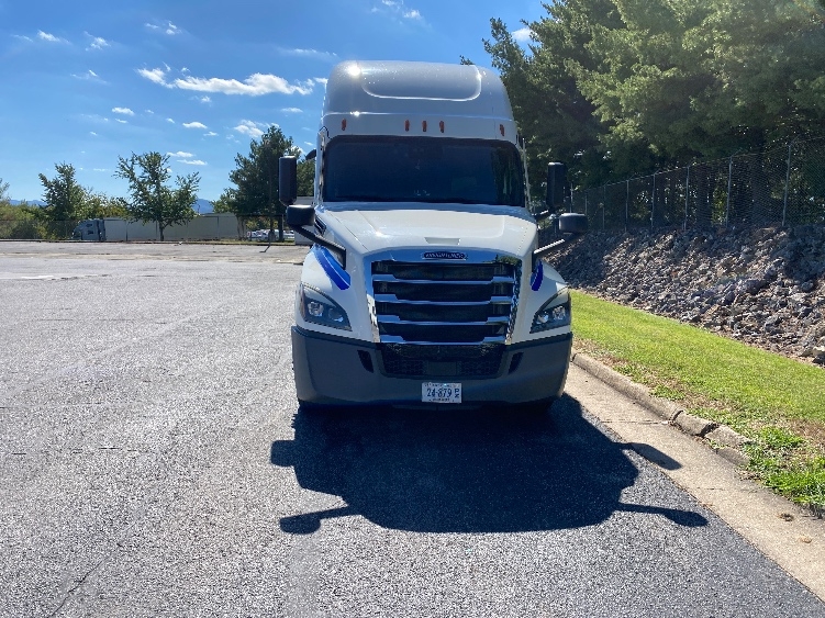 2020 Freightliner Cascadia in Greensboro, NC — photo 2