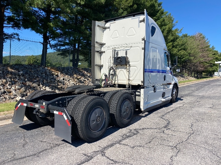 2020 Freightliner Cascadia in Greensboro, NC — photo 7