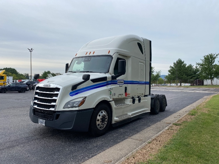 2020 Freightliner Cascadia in Salem, VA — photo 3