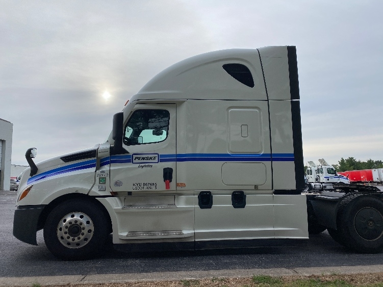 2020 Freightliner Cascadia in Salem, VA — photo 4