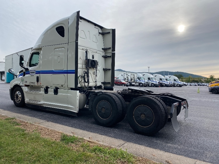 2020 Freightliner Cascadia in Salem, VA — photo 5