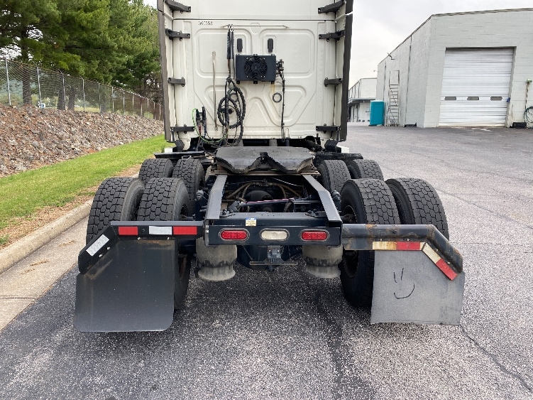 2020 Freightliner Cascadia in Salem, VA — photo 6