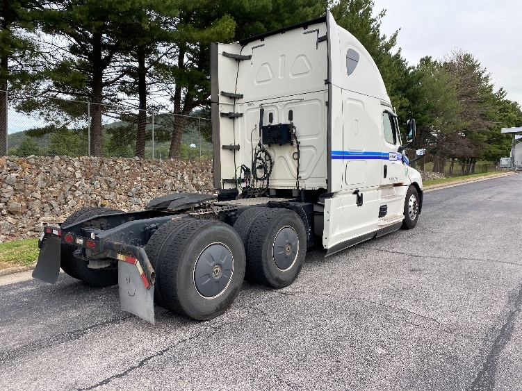 2020 Freightliner Cascadia in Salem, VA — photo 7