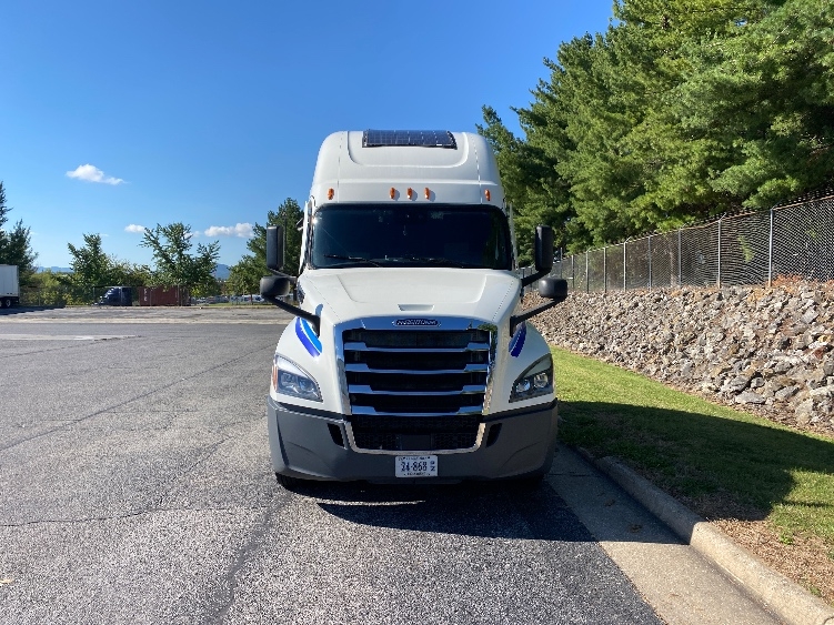 2020 Freightliner Cascadia in Greensboro, NC — photo 2