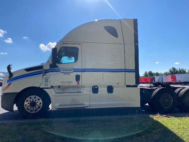 2020 Freightliner Cascadia in Greensboro, NC — photo 4