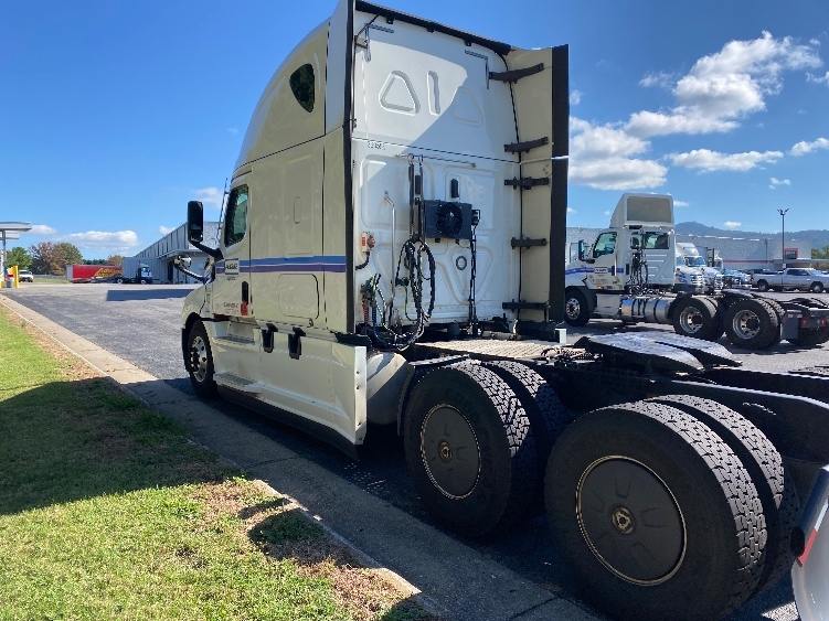 2020 Freightliner Cascadia in Greensboro, NC — photo 5