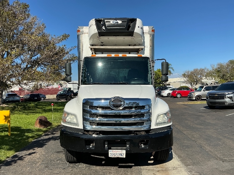 2020 Hino 268 in Torrance, CA — photo 2