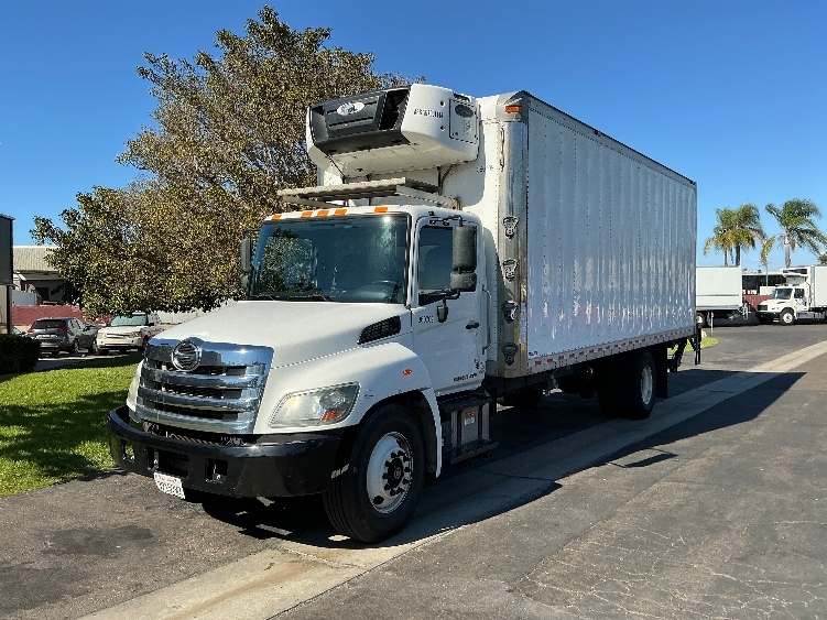 2020 Hino 268 in Torrance, CA — photo 3