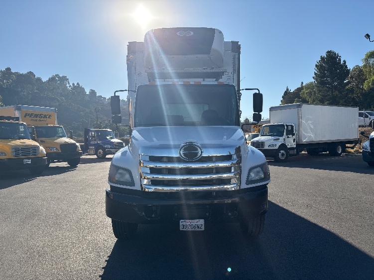 2020 Hino 268 in Torrance, CA — photo 2