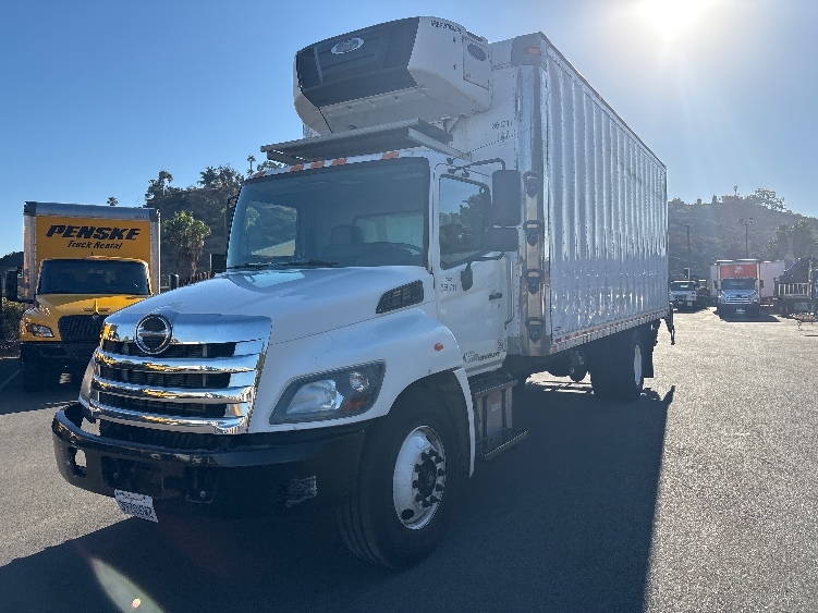 2020 Hino 268 in Torrance, CA — photo 3