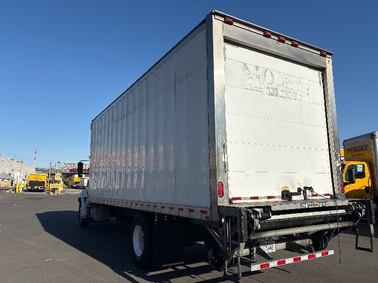 2020 Hino 268 in Torrance, CA — photo 6