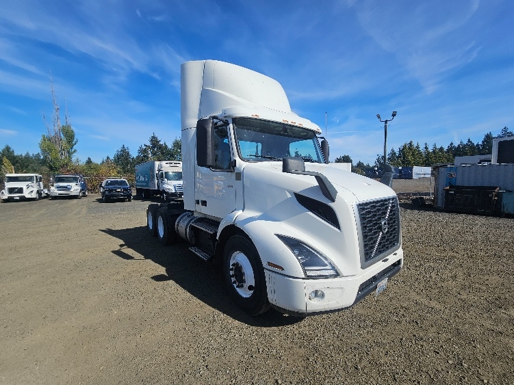 2020 Volvo VNR 640 in Tumwater, WA