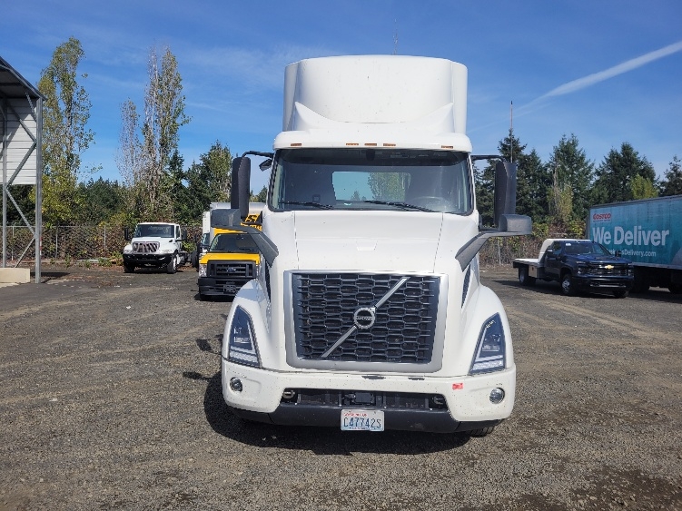 2020 Volvo VNR 640 in Tumwater, WA — photo 2