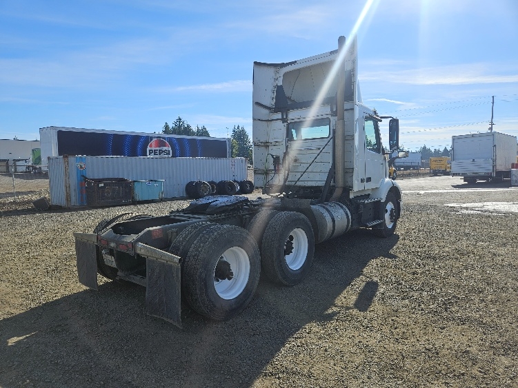 2020 Volvo VNR 640 in Tumwater, WA — photo 7