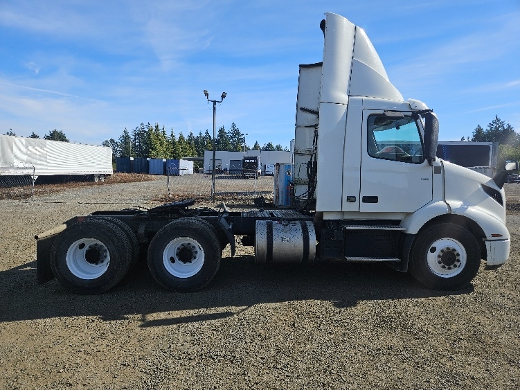 2020 Volvo VNR 640 in Tumwater, WA — photo 8