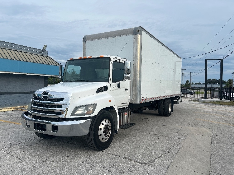 2020 Hino 268 in Tampa, FL — photo 3