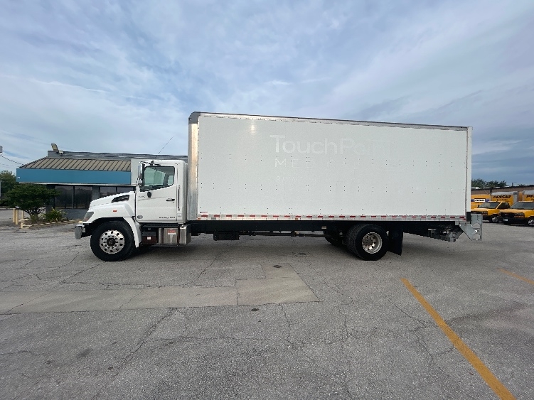 2020 Hino 268 in Tampa, FL — photo 4