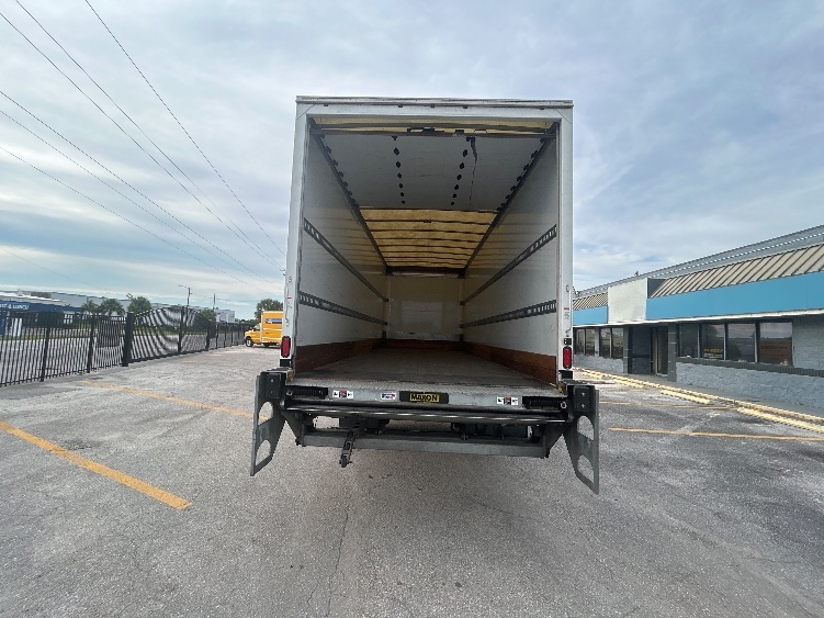 2020 Hino 268 in Tampa, FL — photo 8
