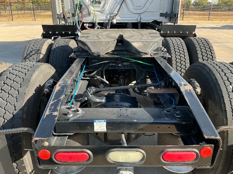 2020 Freightliner Cascadia in Dallas, TX — photo 6